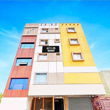 Super Hotel O Srigandhakavalu Formerly Chamundeshwari Lodging Jālahalli Eksteriør billede