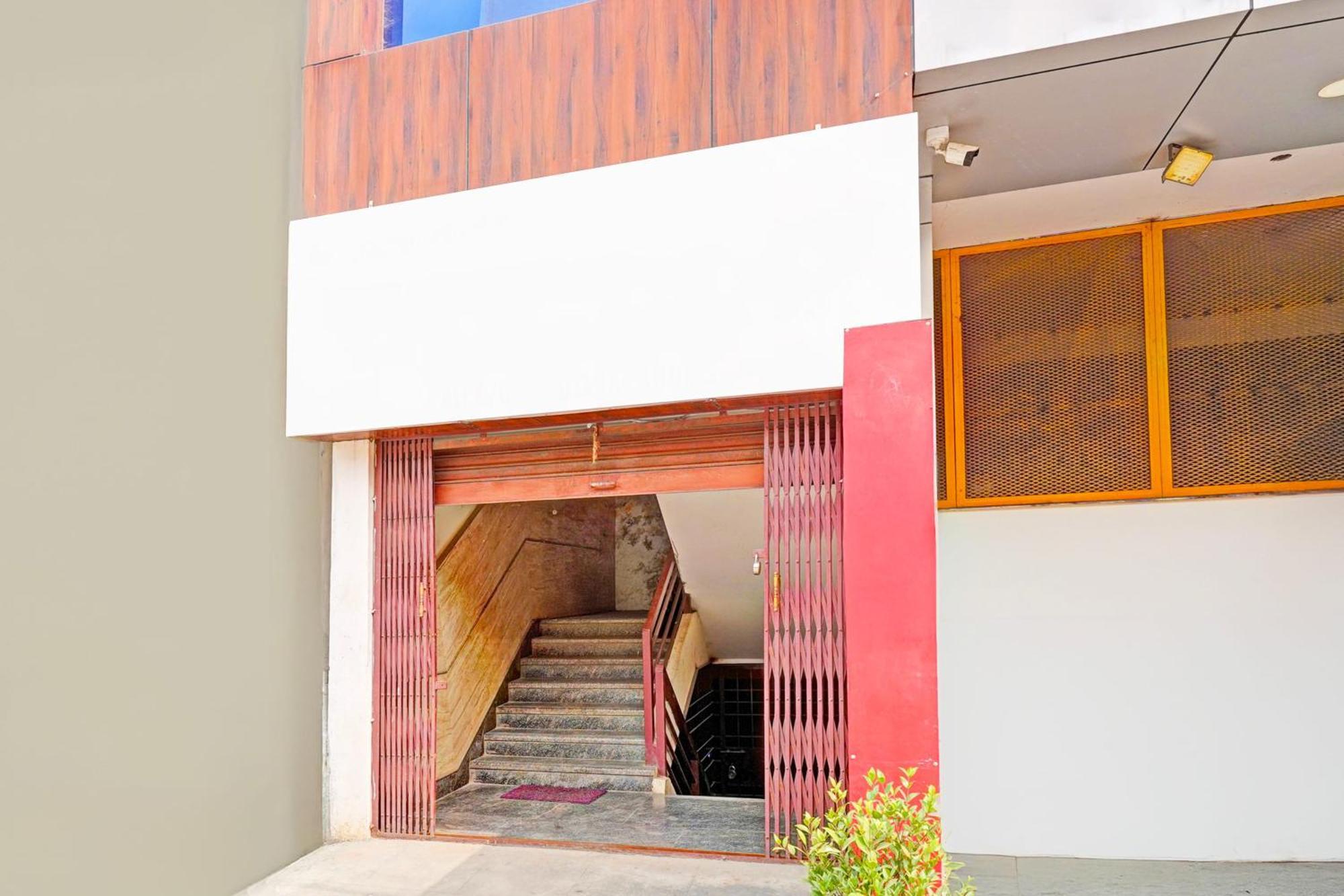 Super Hotel O Srigandhakavalu Formerly Chamundeshwari Lodging Jālahalli Eksteriør billede