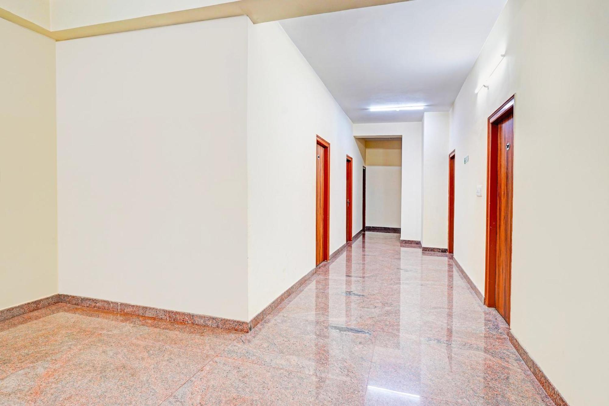 Super Hotel O Srigandhakavalu Formerly Chamundeshwari Lodging Jālahalli Eksteriør billede
